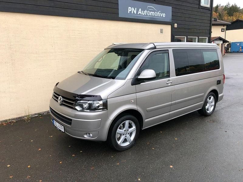 Ljusgrå (gråmetallic) Begagnad 2014 VW California Comfortline Van | 449 000 kr (Dyr) - Bild 1/4