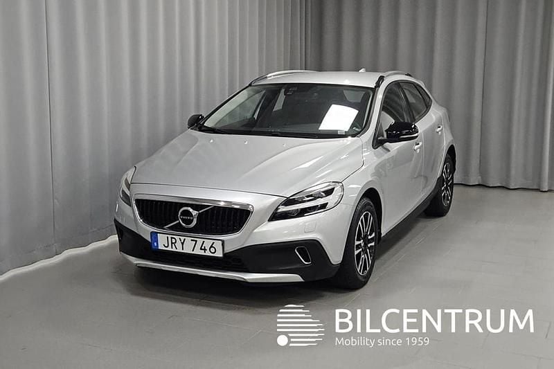 Silver Begagnad 2018 Volvo V40 CC Business Edition Kombi | 189 900 kr (Marknadspris) - Bild 1/4