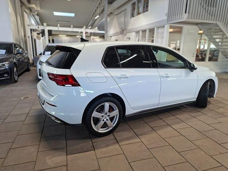 Begagnad VW Golf VIII GTE 245 HK (180 kW) 2020 Pure white Halvkombi