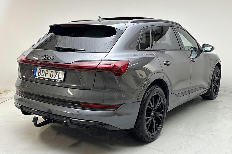 Begagnad Audi e-tron Proline 264 kW (360 HK) 2022 Grå SUV