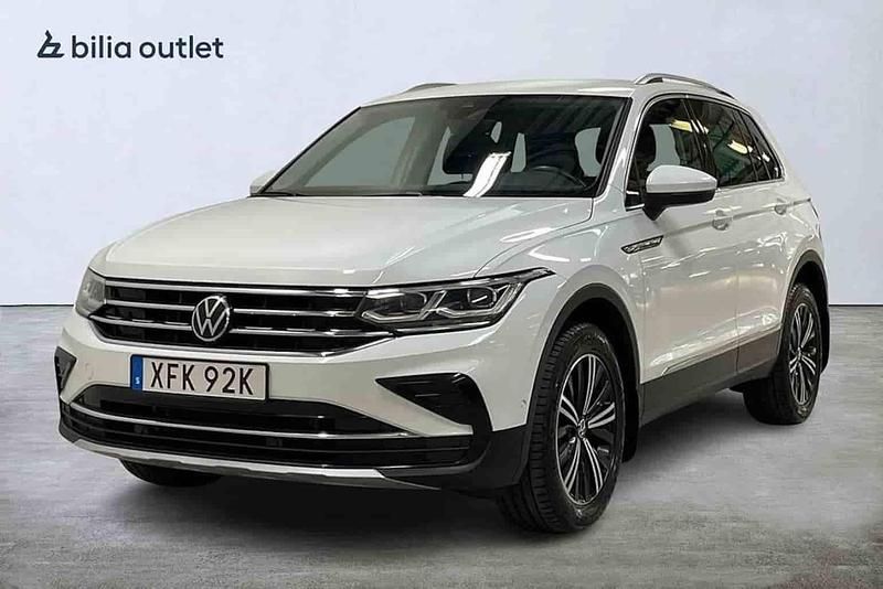 Vit Begagnad 2022 VW Tiguan SUV | 319 900 kr (Lite dyr) - Bild 1/1