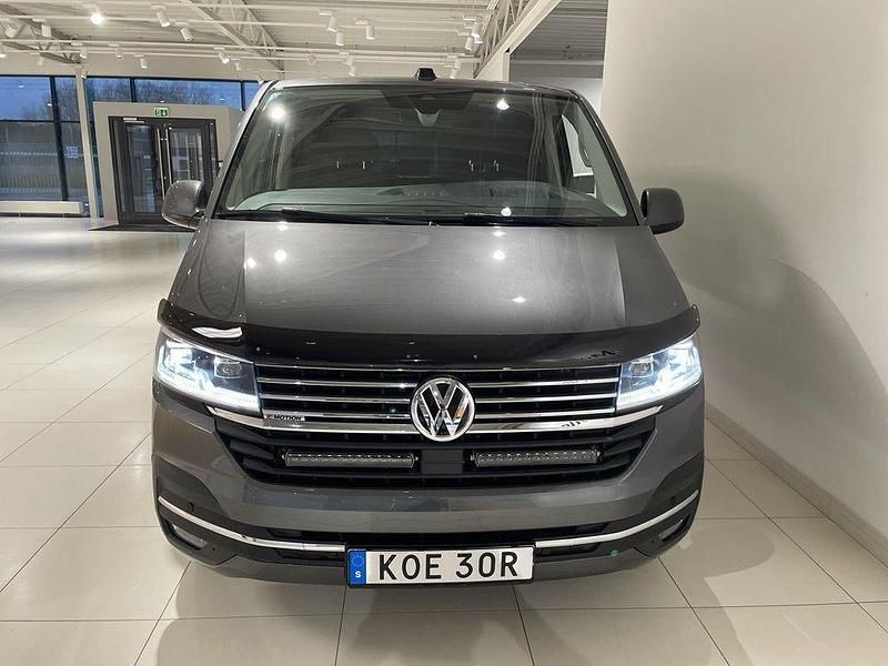 Grå Begagnad 2021 VW Multivan Highline Van | 579 900 kr (Bra pris) - Bild 1/4