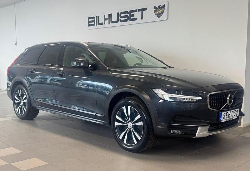 Grå Begagnad 2020 Volvo V90 CC SE Kombi | 249 900 kr (Marknadspris) - Bild 1/4