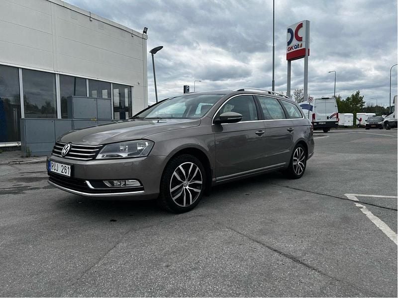 Brun Begagnad 2011 VW Passat GT Kombi | 79 500 kr (Marknadspris) - Bild 1/4