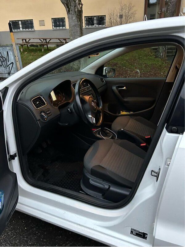 Vit Begagnad 2010 VW Polo Halvkombi | 55 000 kr (Marknadspris) - Bild 1/4