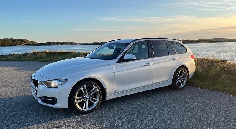Vit Begagnad 2013 BMW 328 Sport Line Kombi | 144 500 kr (Bra pris) - Bild 1/4