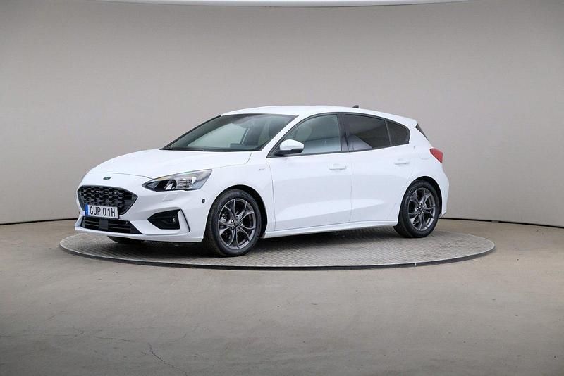 Vit Begagnad 2022 Ford Focus ST-Line Sedan | 159 000 kr - Bild 1/4