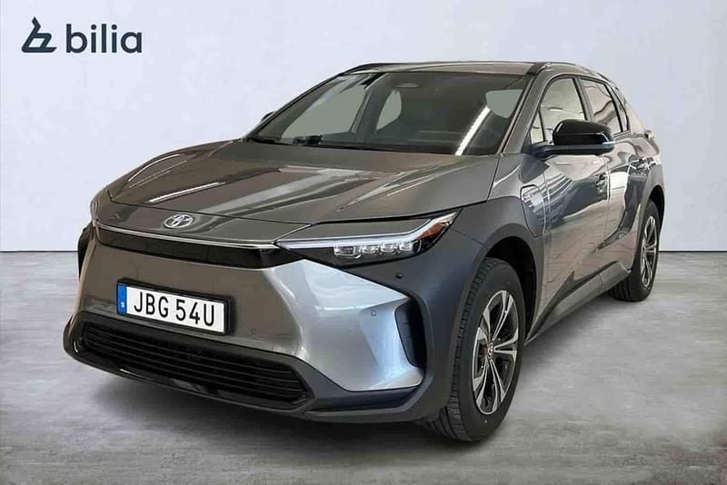 Silver Begagnad 2025 Toyota bZ4X SUV | 469 900 kr - Bild 1/1