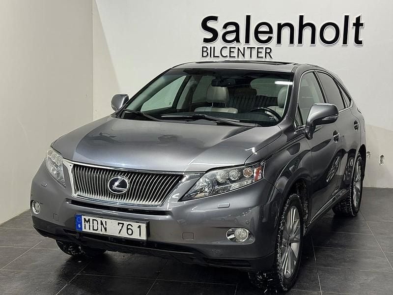 Grå Begagnad 2011 Lexus RX450h Luxury Line SUV | 164 900 kr (Marknadspris) - Bild 1/4