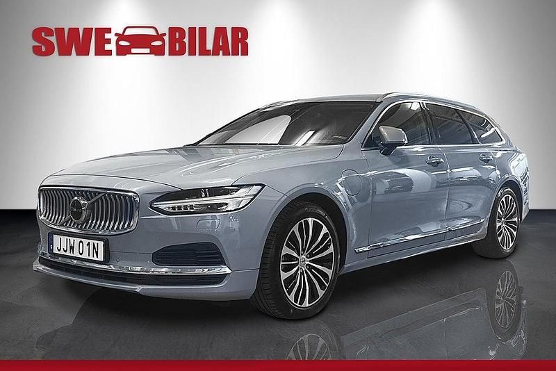 Grå Begagnad 2023 Volvo V90 Core Kombi | 419 900 kr (Marknadspris) - Bild 1/4