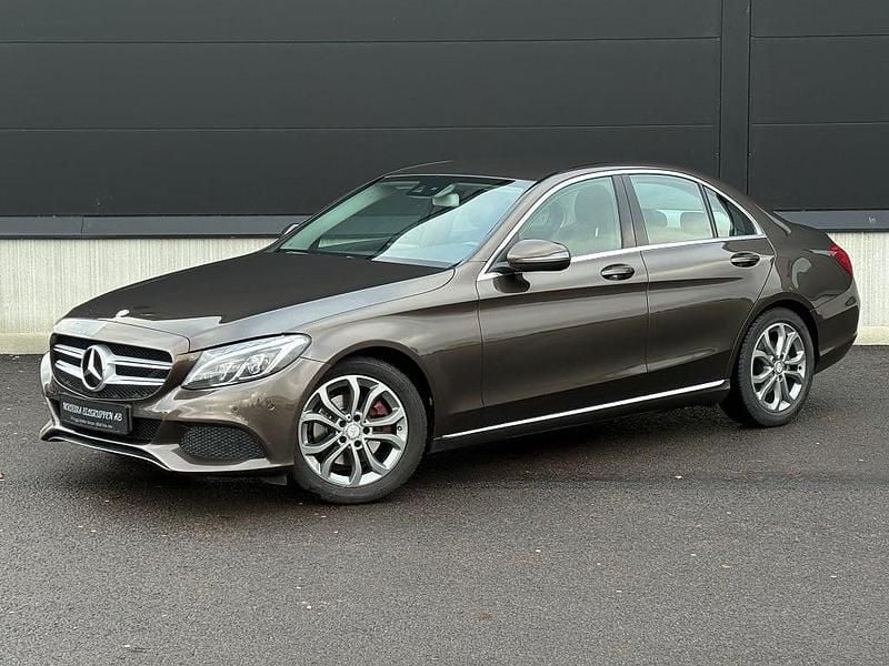 Mörkbrun Begagnad 2015 Mercedes C220 Avantgarde Sedan | 184 800 kr (Marknadspris) - Bild 1/4
