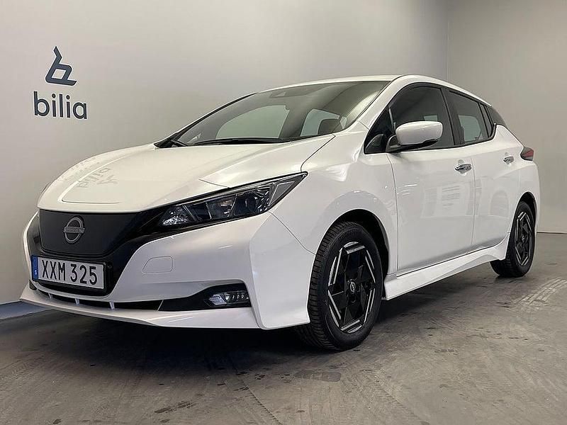 Vit Begagnad 2023 Nissan Leaf Acenta Halvkombi | 179 000 kr (Bra pris) - Bild 1/4