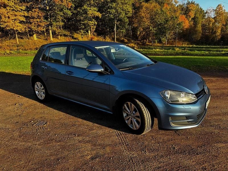 Blå Begagnad 2015 VW Golf VII Halvkombi | 89 000 kr (Bra pris) - Bild 1/4