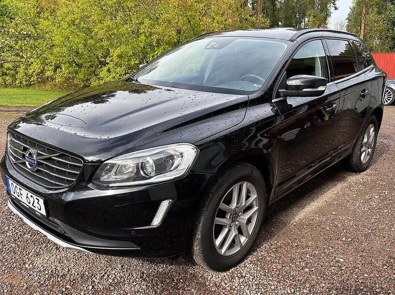 Svart Begagnad 2016 Volvo XC60 Momentum SUV | 219 700 kr (Marknadspris) - Bild 1/4