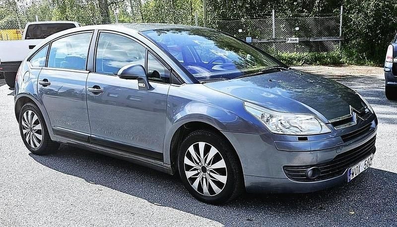 Begagnad Citroën C4 136 HK (100 kW) 2006 Silver Halvkombi