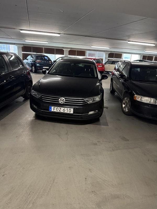 Svart Begagnad 2015 VW Passat Kombi | 85 000 kr (Bra pris) - Bild 1/4