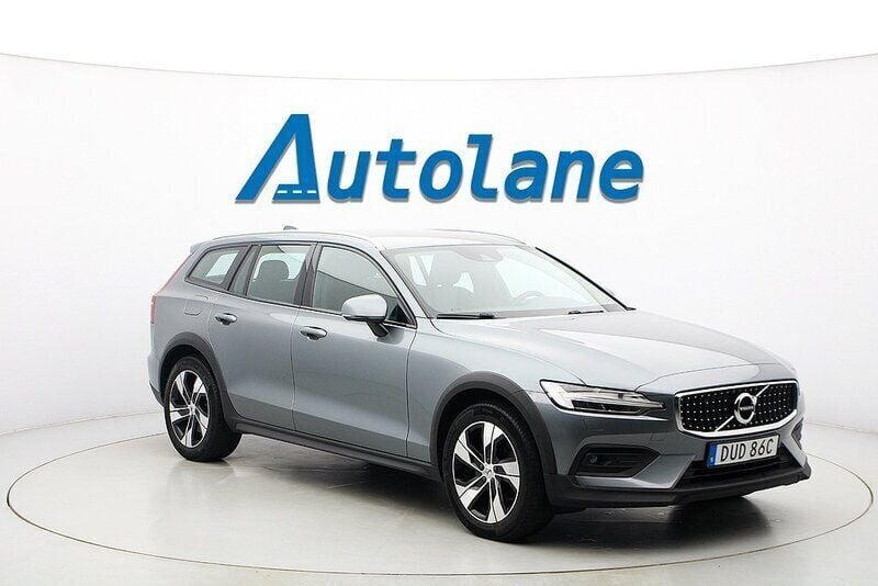 Grå Begagnad 2019 Volvo V60 CC Kombi | 209 900 kr (Lite dyr) - Bild 1/3