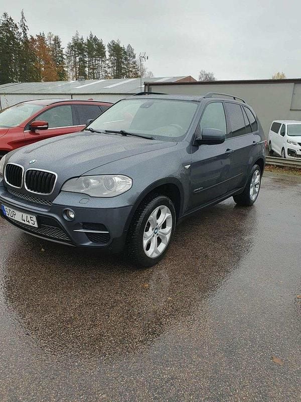 Grå Begagnad 2013 BMW X5 Comfort Edition SUV | 140 000 kr (Superpris) - Bild 1/4