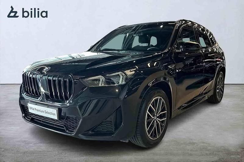 Svart Begagnad 2023 BMW X1 M Sport SUV | 488 900 kr (Marknadspris) - Bild 1/1