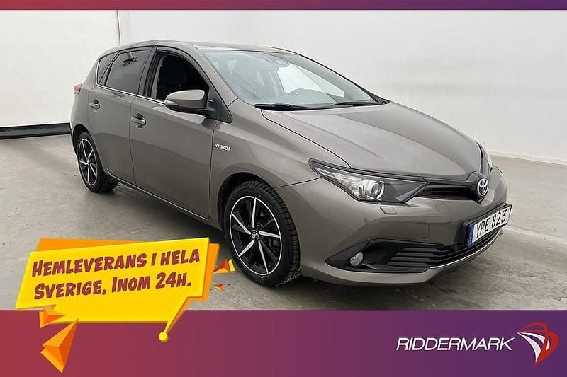 Mörkgrå Begagnad 2018 Toyota Auris Hybrid Halvkombi | 174 800 kr (Marknadspris) - Bild 1/3