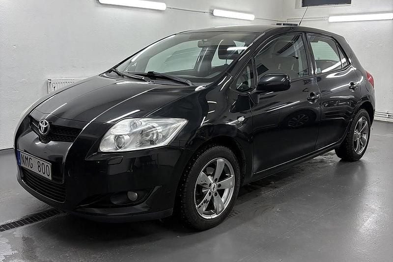 Svart Begagnad 2007 Toyota Auris Halvkombi | 44 900 kr (Marknadspris) - Bild 1/4