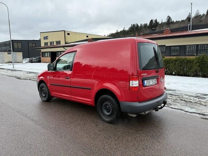 Begagnad VW Caddy 109 HK (80 kW) 2010 Röd Minibuss