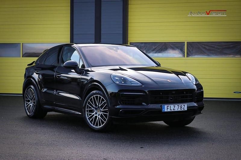 Svart Begagnad 2023 Porsche Cayenne Platinum Edition SUV | 899 900 kr - Bild 1/4