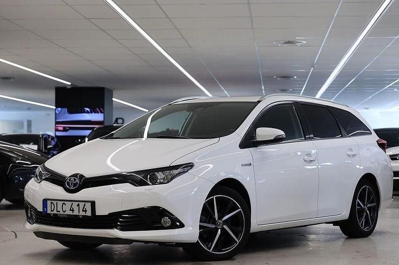 Begagnad Toyota Auris Touring Sports 136 HK (100 kW) 2018 Vit Kombi