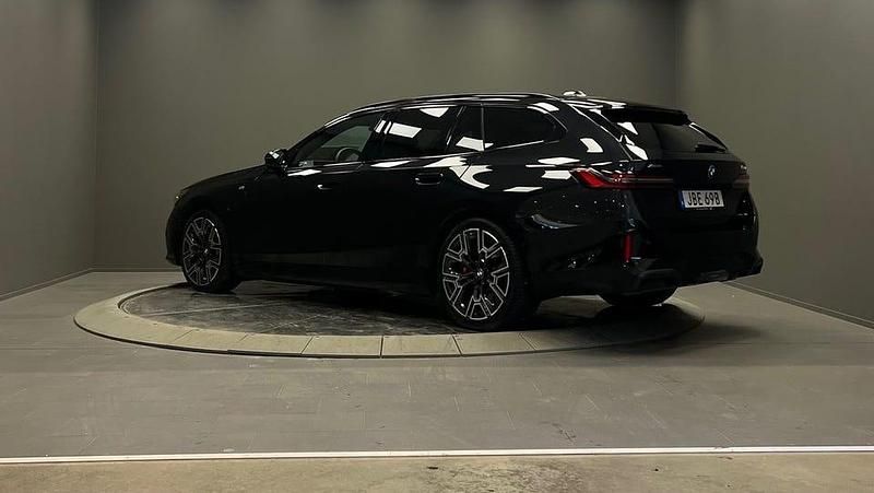 Begagnad BMW 550 Comfort Edition 490 HK (360 kW) 2025 Black sapphire metallic