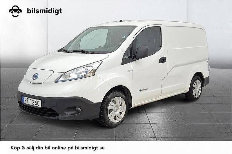 Vit Begagnad 2017 Nissan e-NV200 Minibuss | 79 800 kr (Marknadspris) - Bild 1/3