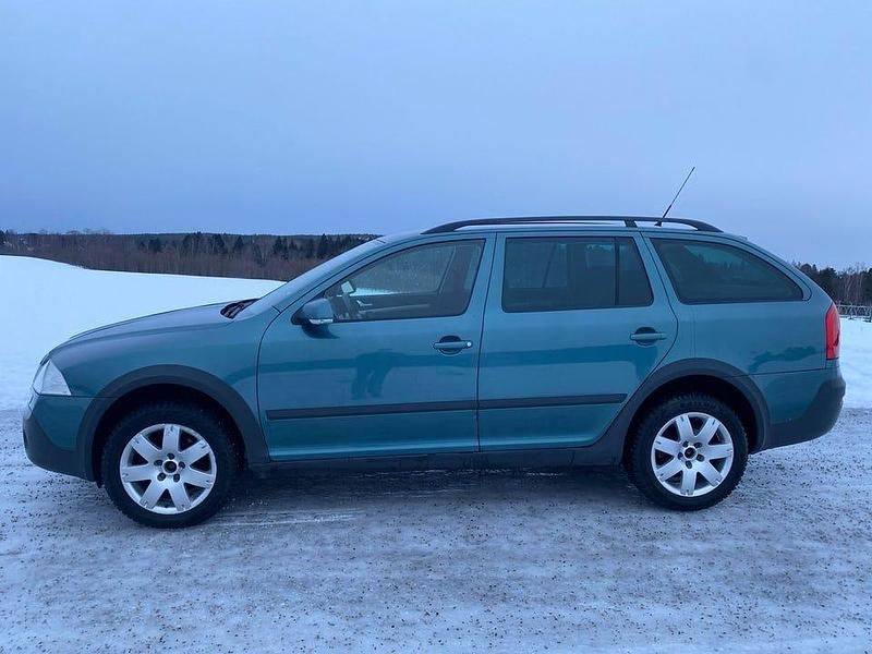 Begagnad Skoda Octavia Scout 140 HK (102 kW) 2007 Ljusgrön Kombi