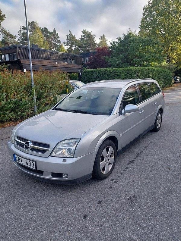 Grå Begagnad 2005 Opel Vectra Kombi | 38 000 kr (Bra pris) - Bild 1/4