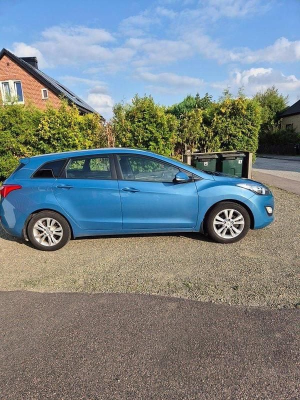 Blå Begagnad 2014 Hyundai i30 Kombi | 39 500 kr (Bra pris) - Bild 1/4