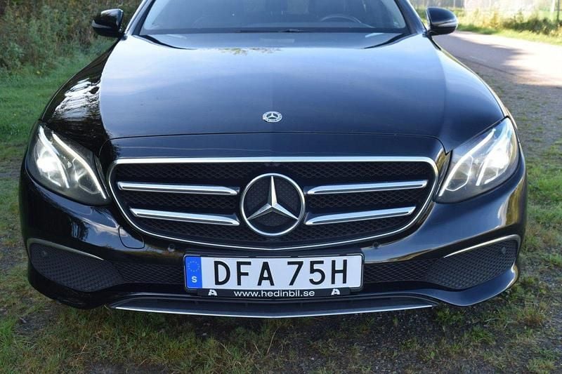 Svart Begagnad 2020 Mercedes E220 Avantgarde Kombi | 168 000 kr (Superpris) - Bild 1/4