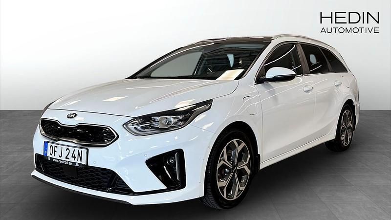 Vit (white) Begagnad 2021 Kia Ceed Sportswagon 2 Kombi | 193 900 kr (Superpris) - Bild 1/4