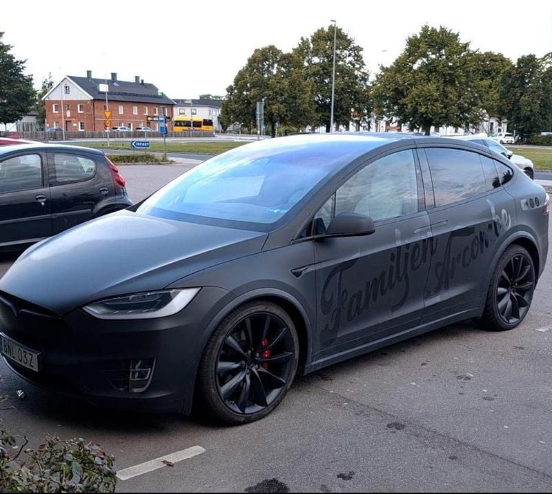 Svart Begagnad 2019 Tesla Model X Performance SUV | 599 000 kr (Dyr) - Bild 1/3