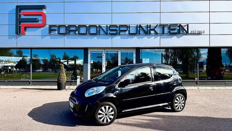 Svart Begagnad 2013 Citroën C1 Halvkombi | 44 900 kr (Marknadspris) - Bild 1/4