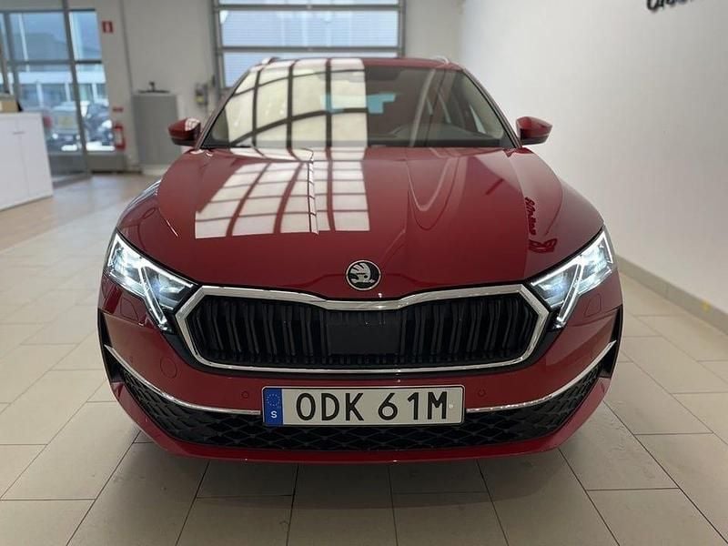 Begagnad Skoda Octavia 150 HK (110 kW) 2025 Röd Kombi