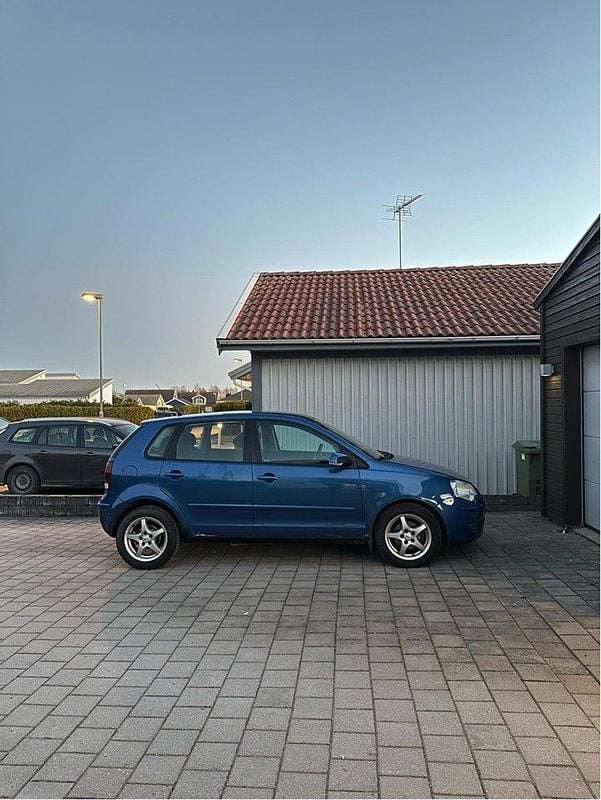 Blå Begagnad 2007 VW Polo Halvkombi | 23 000 kr (Bra pris) - Bild 1/4