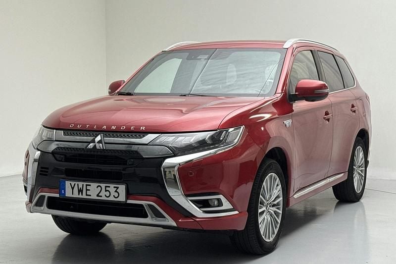 Röd Begagnad 2019 Mitsubishi Outlander SUV | 170 000 kr (Bra pris) - Bild 1/4