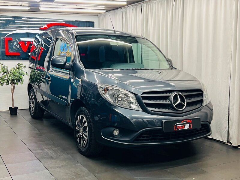 Mörkgrå Begagnad 2012 Mercedes Citan 109 Minibuss | 99 900 kr (Lite dyr) - Bild 1/4