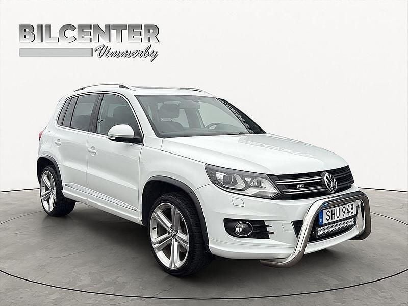 Vit Begagnad 2015 VW Tiguan R-line SUV | 146 500 kr (Marknadspris) - Bild 1/4