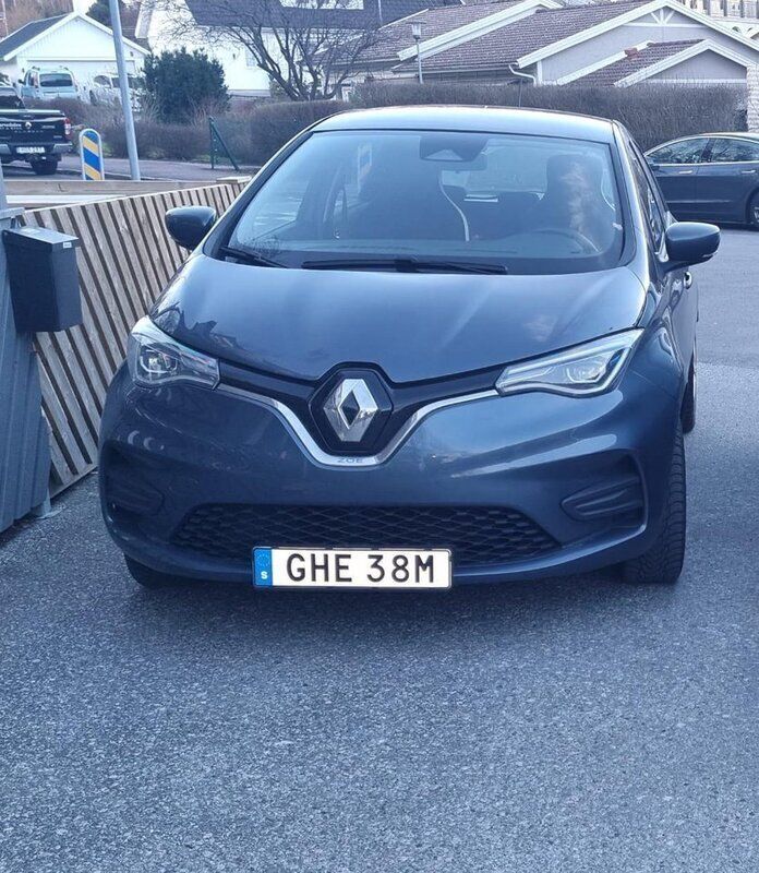 Grå Begagnad 2021 Renault Zoe Halvkombi | 145 000 kr (Marknadspris) - Bild 1/2