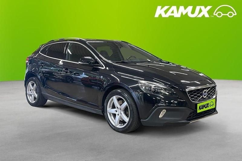Svart Begagnad 2015 Volvo V40 CC Ocean Race Kombi | 149 700 kr (Marknadspris) - Bild 1/4