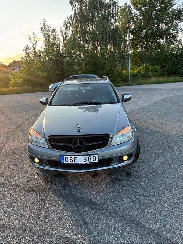 Grå Begagnad 2008 Mercedes C180 Classic Kombi | 66 000 kr (Bra pris) - Bild 1/4