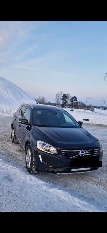 Begagnad Volvo XC60 190 HK (139 kW) 2017 Pärlemo svart SUV