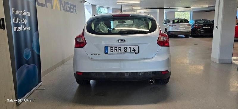 Begagnad Ford Focus Trend 116 HK (85 kW) 2014 Vit Halvkombi