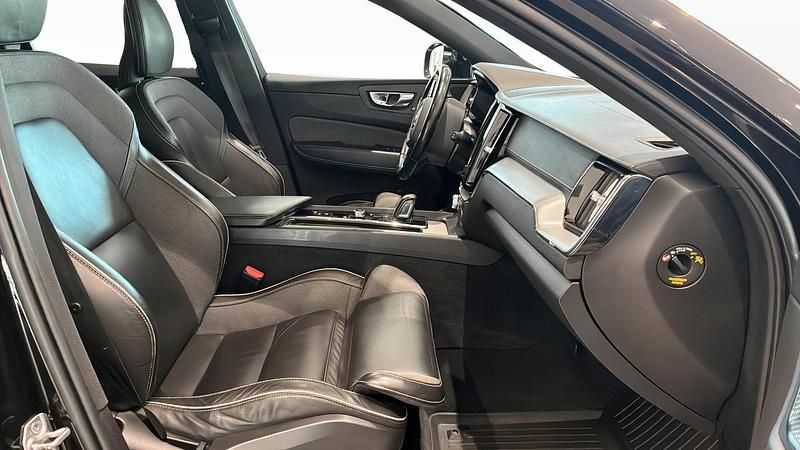 Begagnad Volvo XC60 R-Design 392 HK (288 kW) 2020 Svart SUV