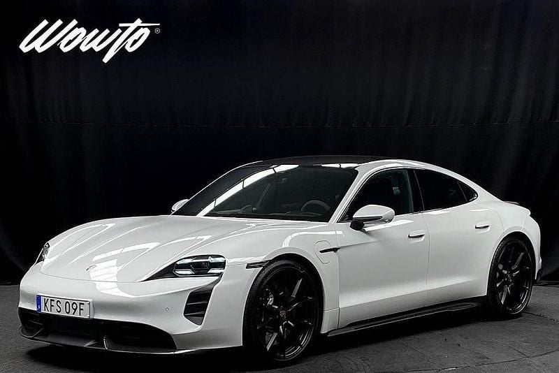 Vit (carrara white metallic) Begagnad 2023 Porsche Taycan GTS Sedan | 1 099 800 kr - Bild 1/3