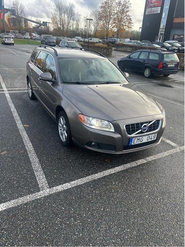 Grå Begagnad 2012 Volvo V70 Momentum Kombi | 75 000 kr (Bra pris) - Bild 1/4